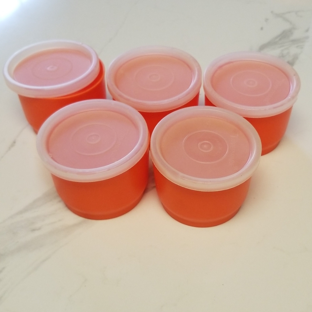 Tupperware  4 oz container